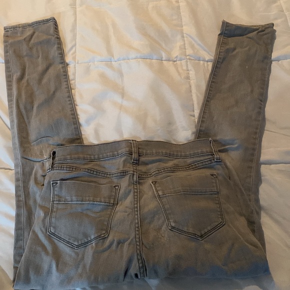 Women’s old navy grey jeans size 4 - Picture 4 of 5